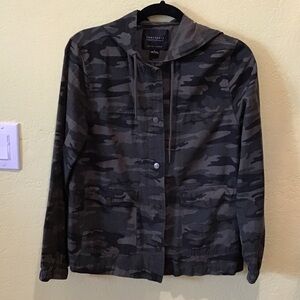 Sanctuary Camouflage Utility Jacket women’s small s buttons hooded z2
